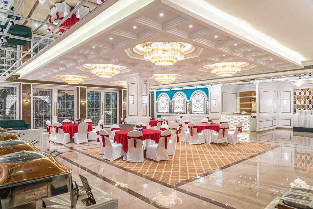 Clarion Hotel Epicure 德拉敦 设施 照片